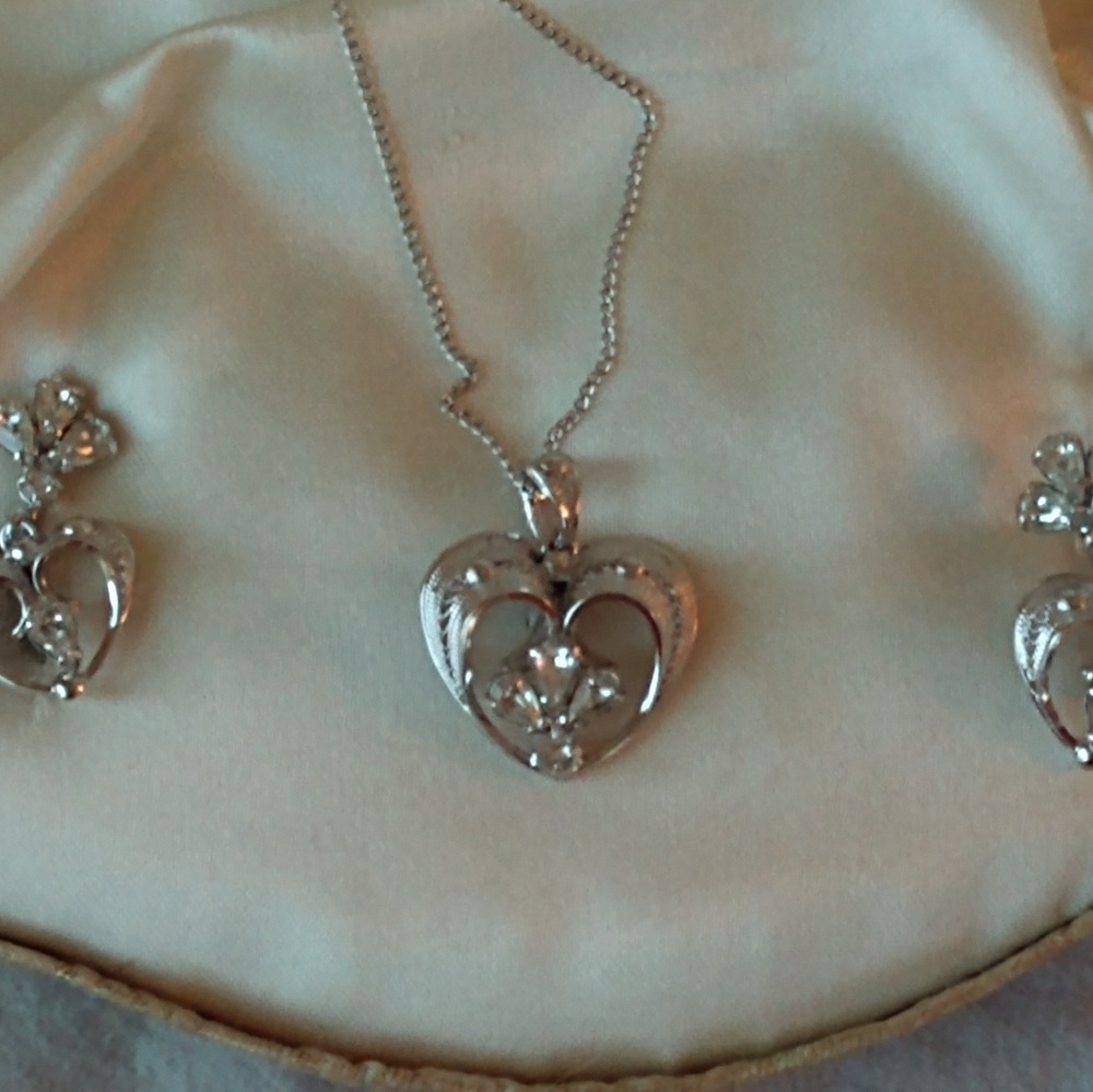 Vintage Necklace & Earrings - Picture 3 of 5